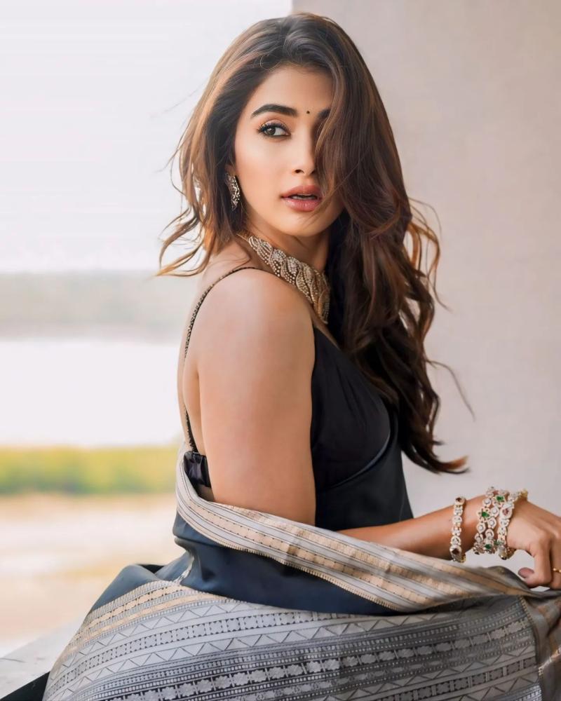 pooja-hegde-cute-photos